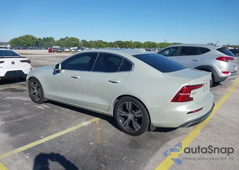 2019 Volvo S60 T6 Inscription z USA, uszkodzony, nr VIN 7JRA22TL4KG010090